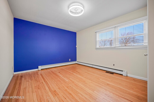 Building Photo - 573 Lloyd Rd