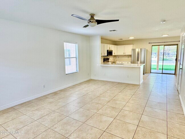 Building Photo - 2436 E Meadow Creek Way