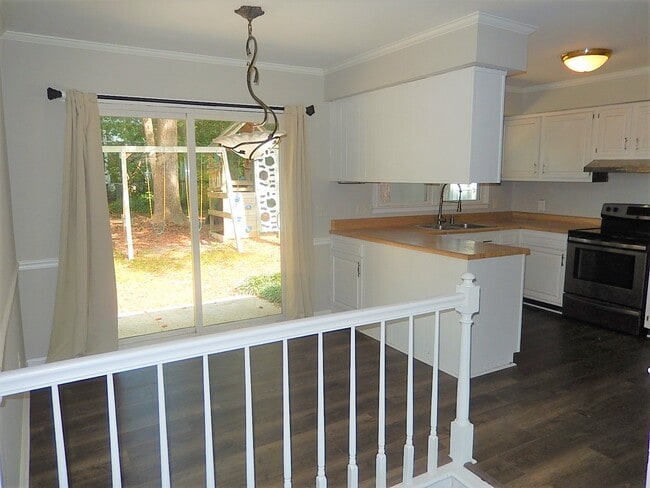 Building Photo - 3713 Sue Ellen Dr