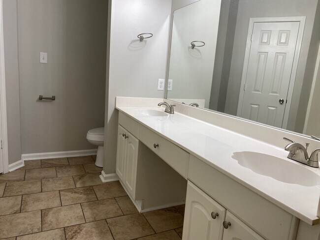 Building Photo - 189 Middle School Rd