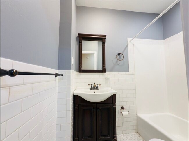 Building Photo - 483 Beacon St