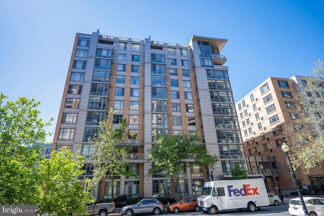 Building Photo - 440 L St NW