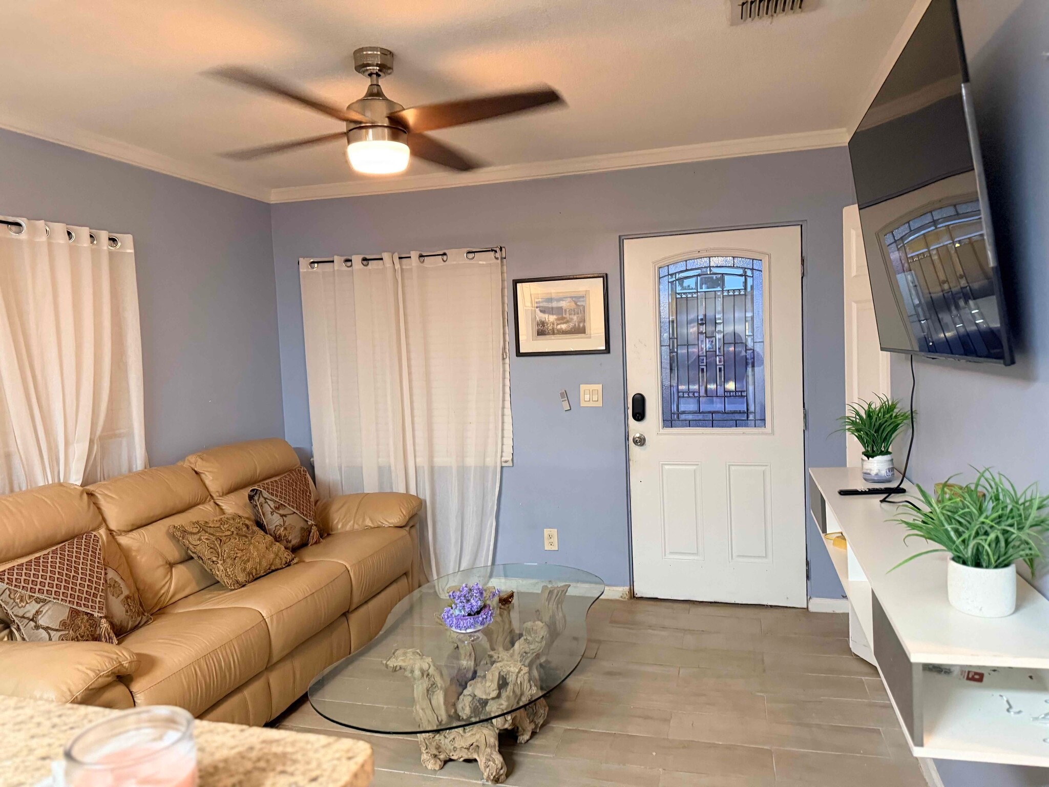 Building Photo - 4208 W La Salle St