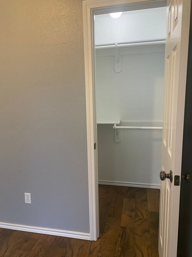 Building Photo - 150 Hunters Cir