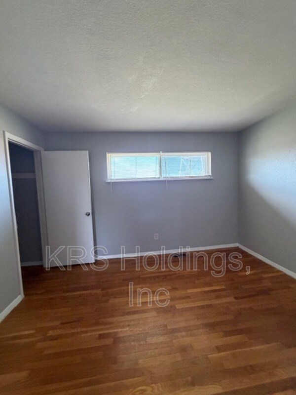 Building Photo - 843 41st St