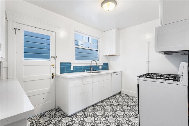 Building Photo - 2134-2138 Clinton Ave