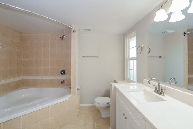 Building Photo - 5576 Garden Grove Cir
