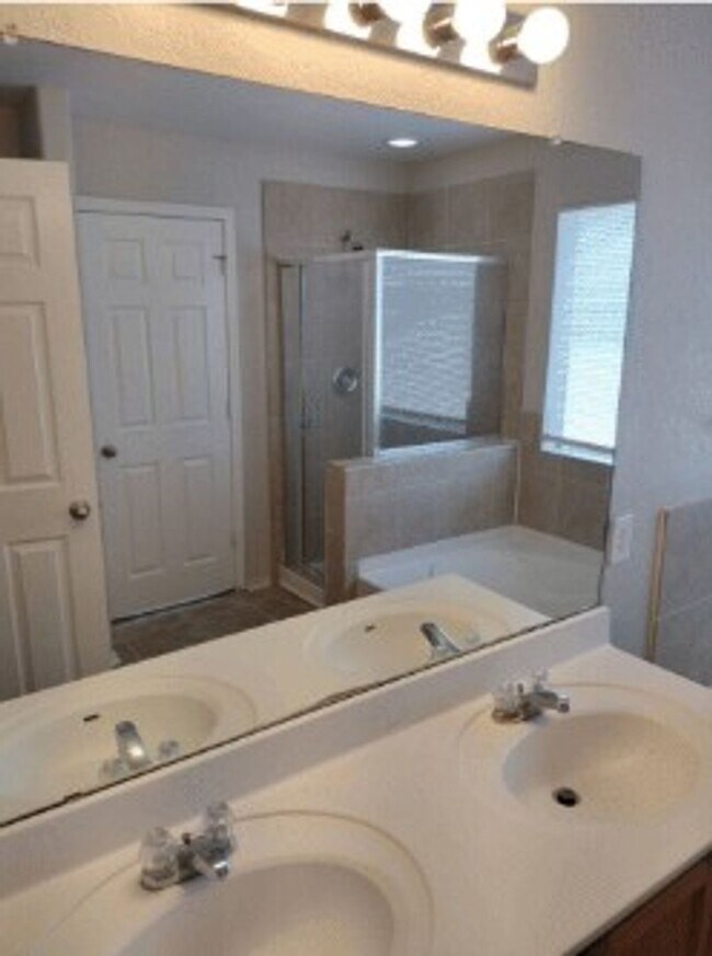 Building Photo - Spacious Two-Story Home in Prime Laurel Ca...