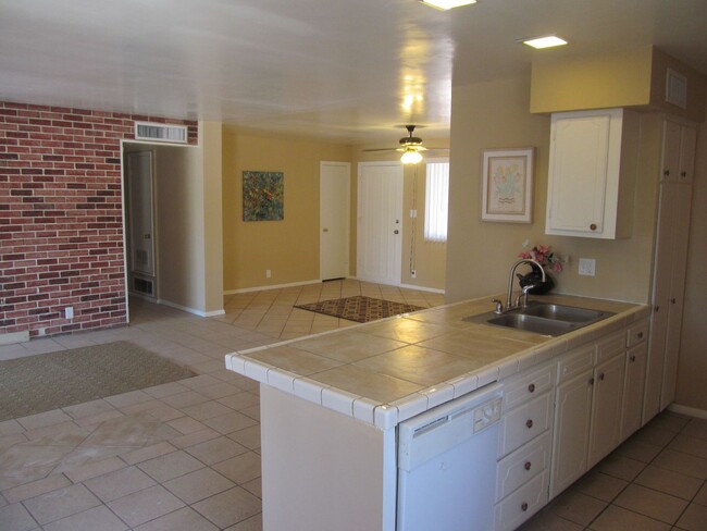 Building Photo - ASU - 5BR/2BA HOUSE W/POOL - BEAUTIFUL HOM...