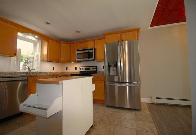 Building Photo - 70 Modena Dr