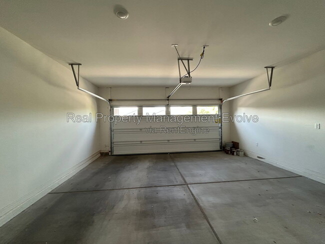 Building Photo - 6512 W Magdalena Ln