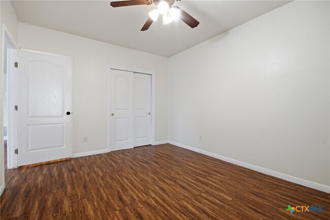 Building Photo - 302 W San Antonio St