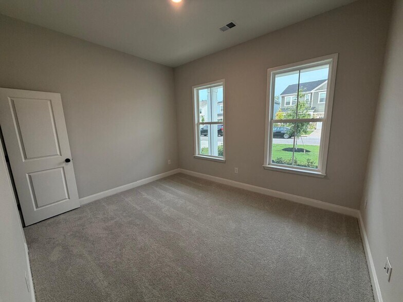 Building Photo - 105 Winding Stream Cir