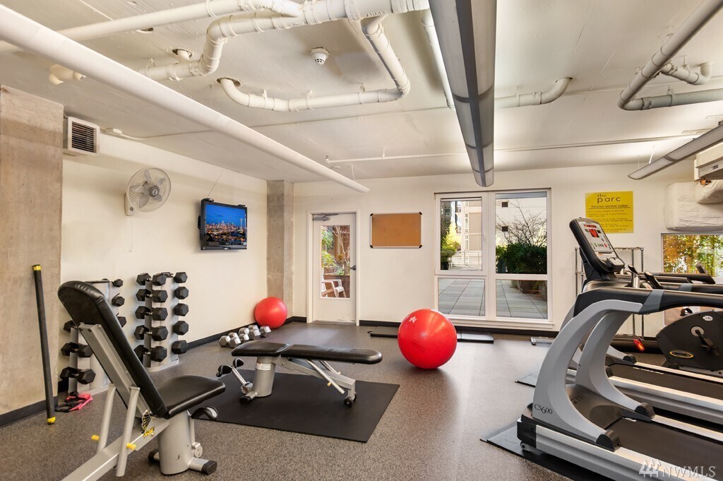 fitness room - 76 Cedar St