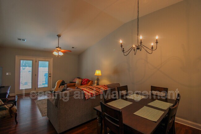 Building Photo - 3259 Walter Dr