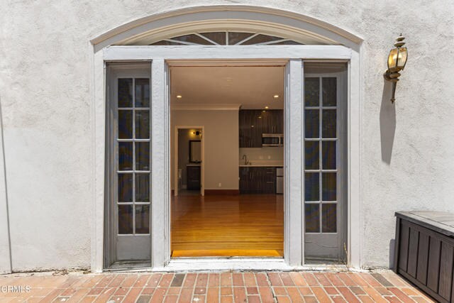Building Photo - 1115 S Wilton Pl