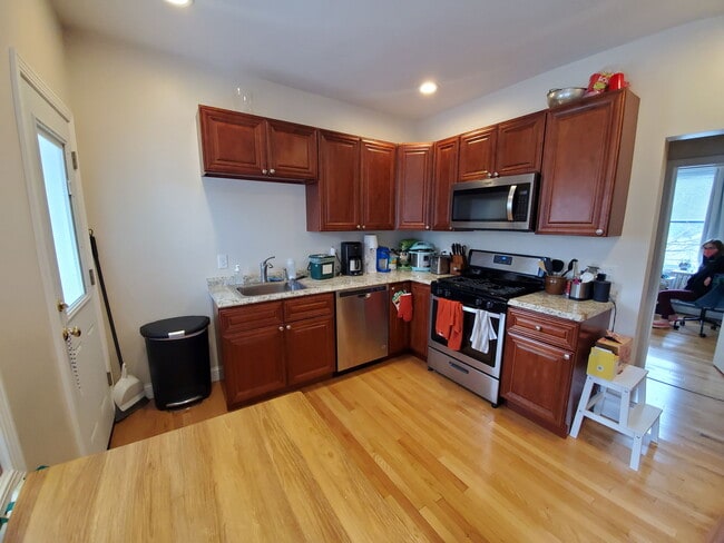 Building Photo - 274 Brookline St