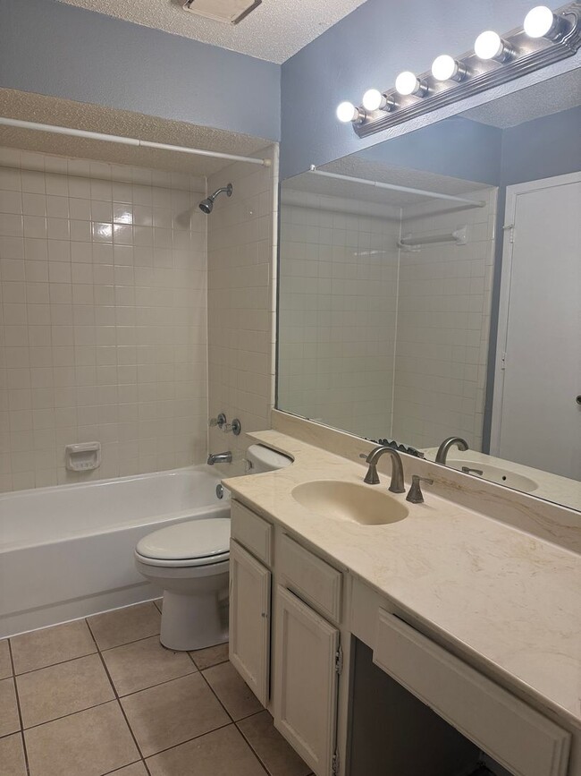 Building Photo - 5504 Blue Spruce Dr