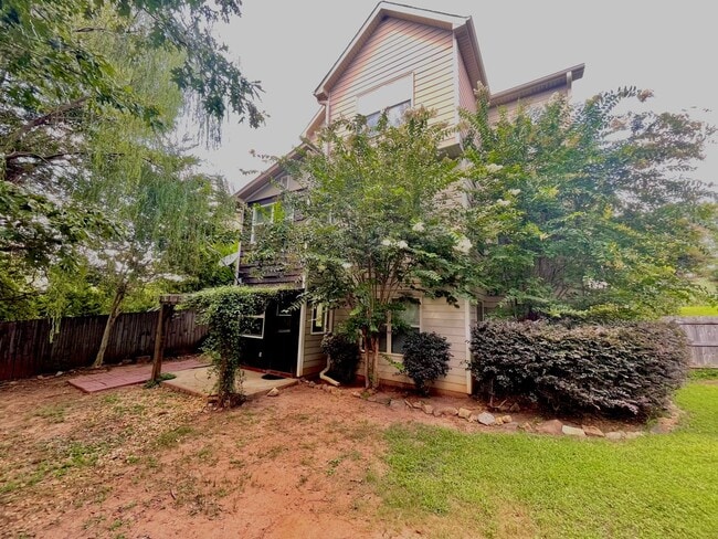 Building Photo - Spacious Home in Solamere with basement