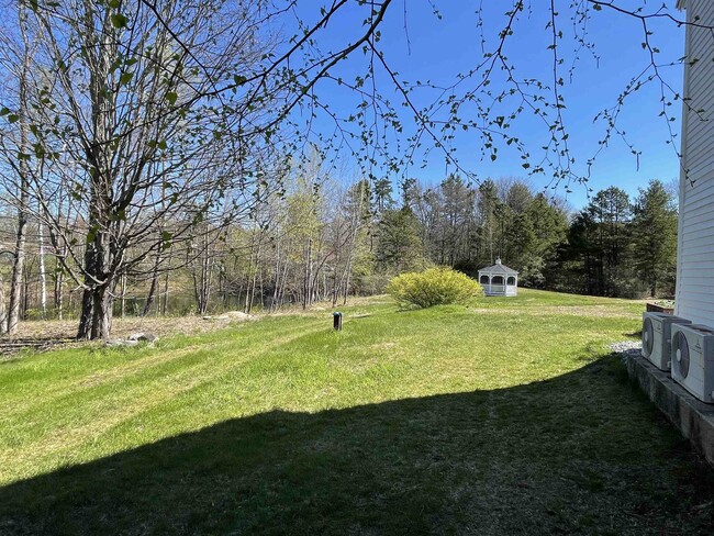 Building Photo - 454 Main St