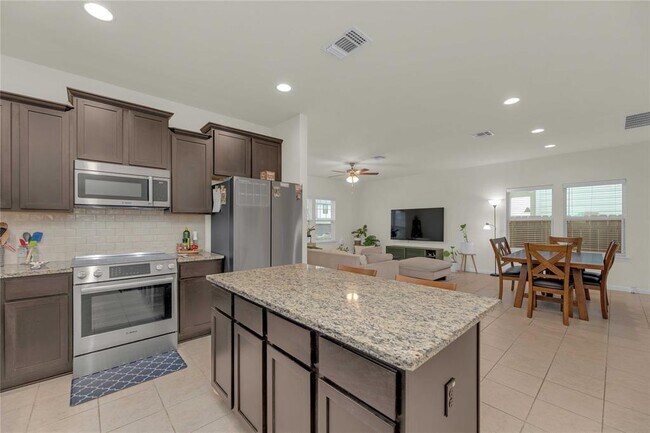 Building Photo - 16900 Adoro Dr