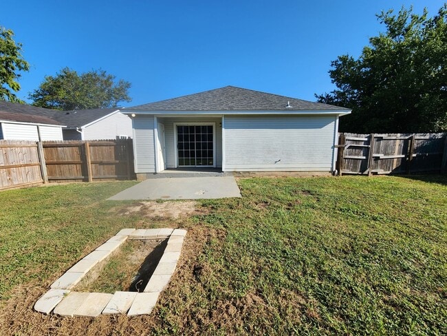 Building Photo - Bright & Inviting 3-Bedroom Home with Open...