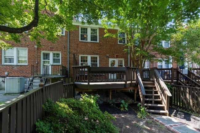 Building Photo - 218 Blenheim Rd