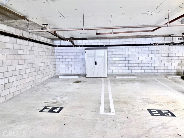 Building Photo - 111 S Oak Knoll Ave