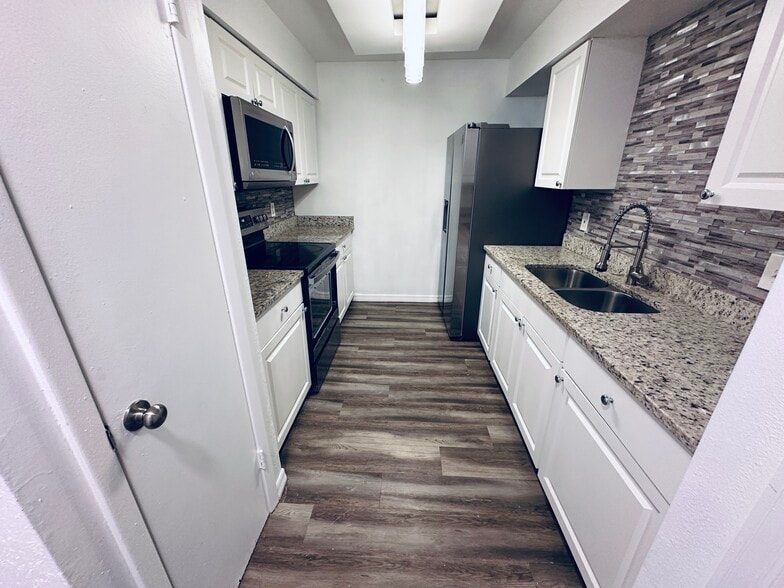 Building Photo - 2115 Continental Blvd