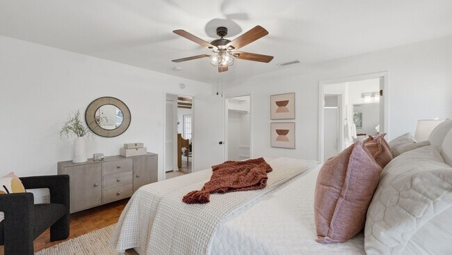 Building Photo - Beautiful Home on Nearly an Acre in Helotes with Pool, Office & No HOA