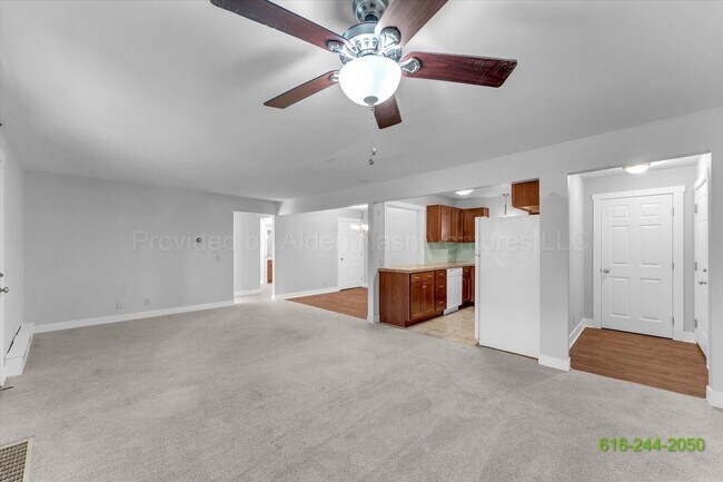 Building Photo - BEAUTIFUL 3 BEDROOM IN ALTO!