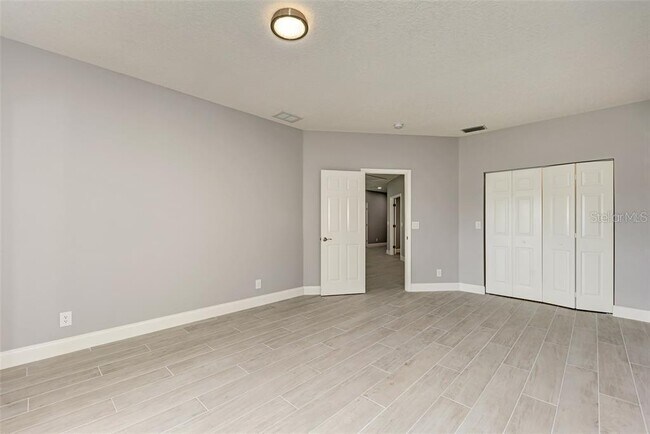 Building Photo - 1648 Bayshore Dr