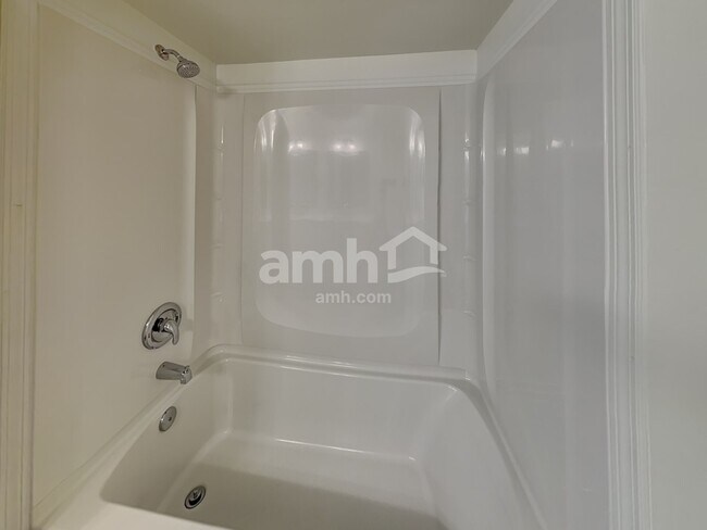 Building Photo - 145 Johns Glen Dr