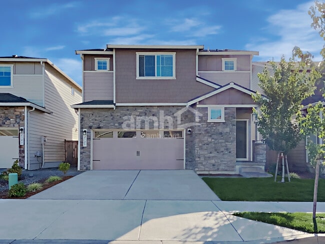 Building Photo - 2328 NW Matteo Dr