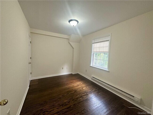 Building Photo - 570 NY-52