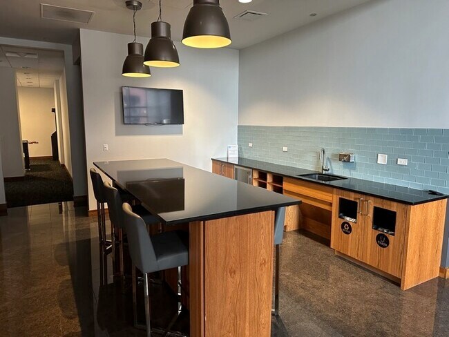 Building Photo - 420 E Waterside Dr