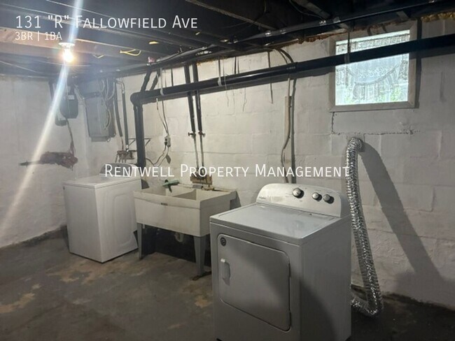 Building Photo - 131 Fallowfield Ave