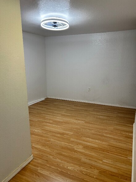 Building Photo - 21401 W Hammond Dr