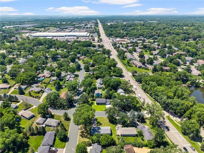 Building Photo - 10725 Rich Ave S