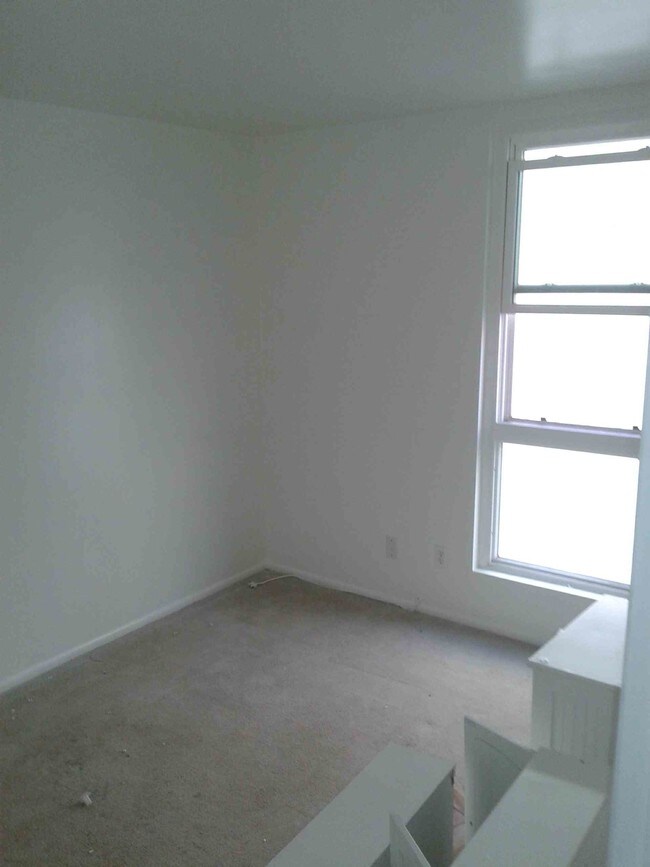upstairs 2nd bedroom - 3512 Pacific Ave