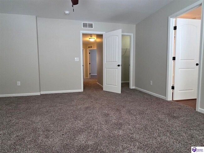 Building Photo - 158 Vineland Pkwy Dr