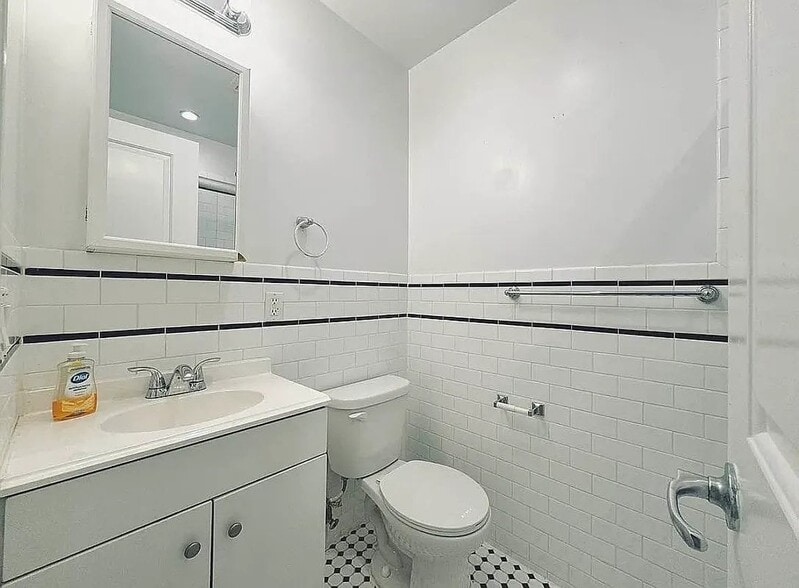 Building Photo - 105 Wilson Ave