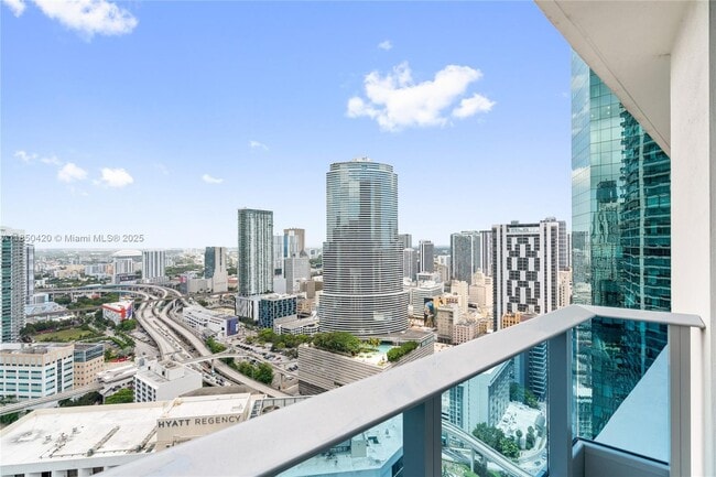 Building Photo - 200 Biscayne Blvd Way