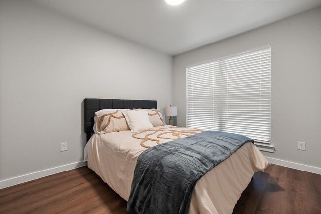 Building Photo - 2140 Kokomo Ave