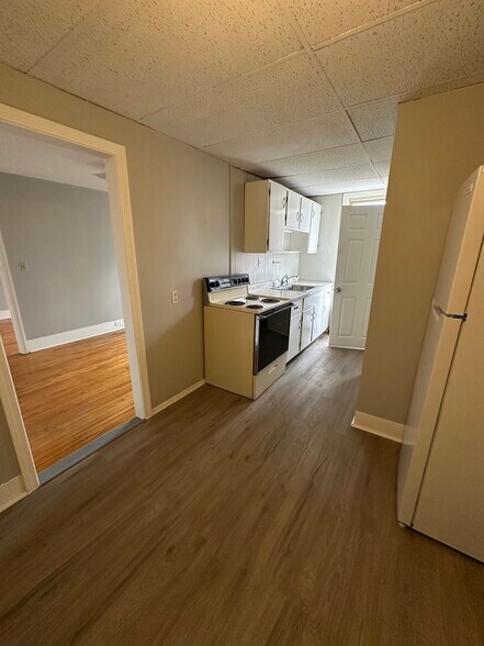 Primary Photo - 156 Main St