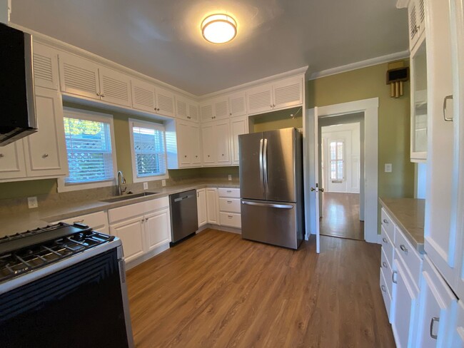 Building Photo - Remodeled Gorgeous House on Cul-de-Sac AND...