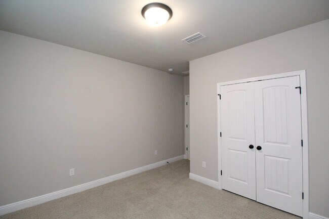 Building Photo - Spacious 3BR/2BA Home Near Navy Federal HQ with Split Floor Plan, High Ceilings & 2-Car Garage