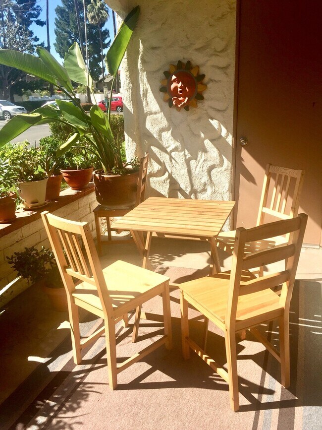 Building Photo - $2,000- 1 Bed / 1 Bath Condo located in Mission Plaza Complex in Mission Valley