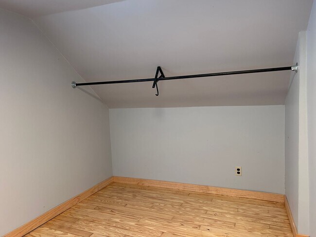 Building Photo - Creekside Cottage Living with Bonus Studio Space