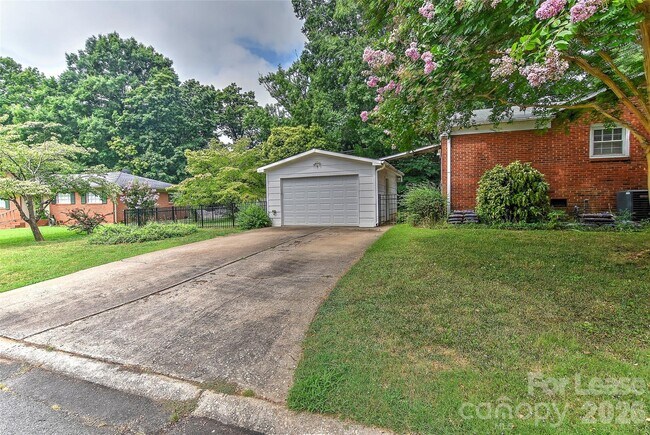 Building Photo - 420 Seneca Pl